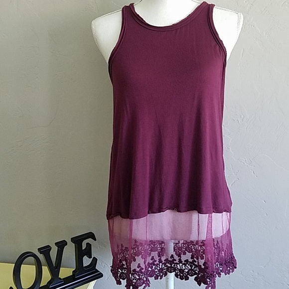 Marlow Tops - 🎈2/$10🎈Marlow Purple Raw Edge& Lace Tank Tunic M